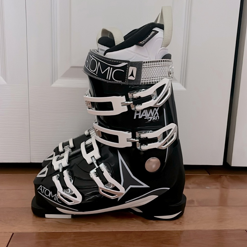 HAWX atomic ski boots